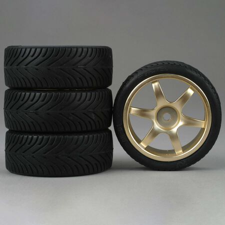 6-Spoke Gold Wheel, Radial (4)